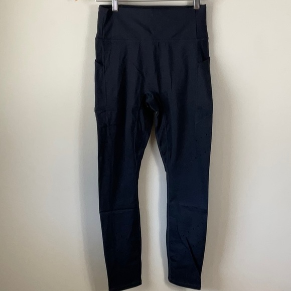 Fabletics High-Waisted Peforated Run 7/8 black - Picture 2 of 10